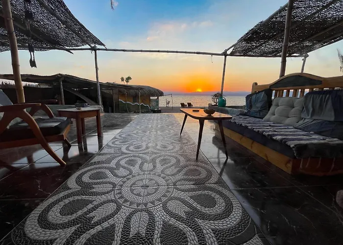 Kamp alanı Live The Bedouinlife Nuweiba`